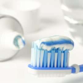 Как чистить ребенку зубы?